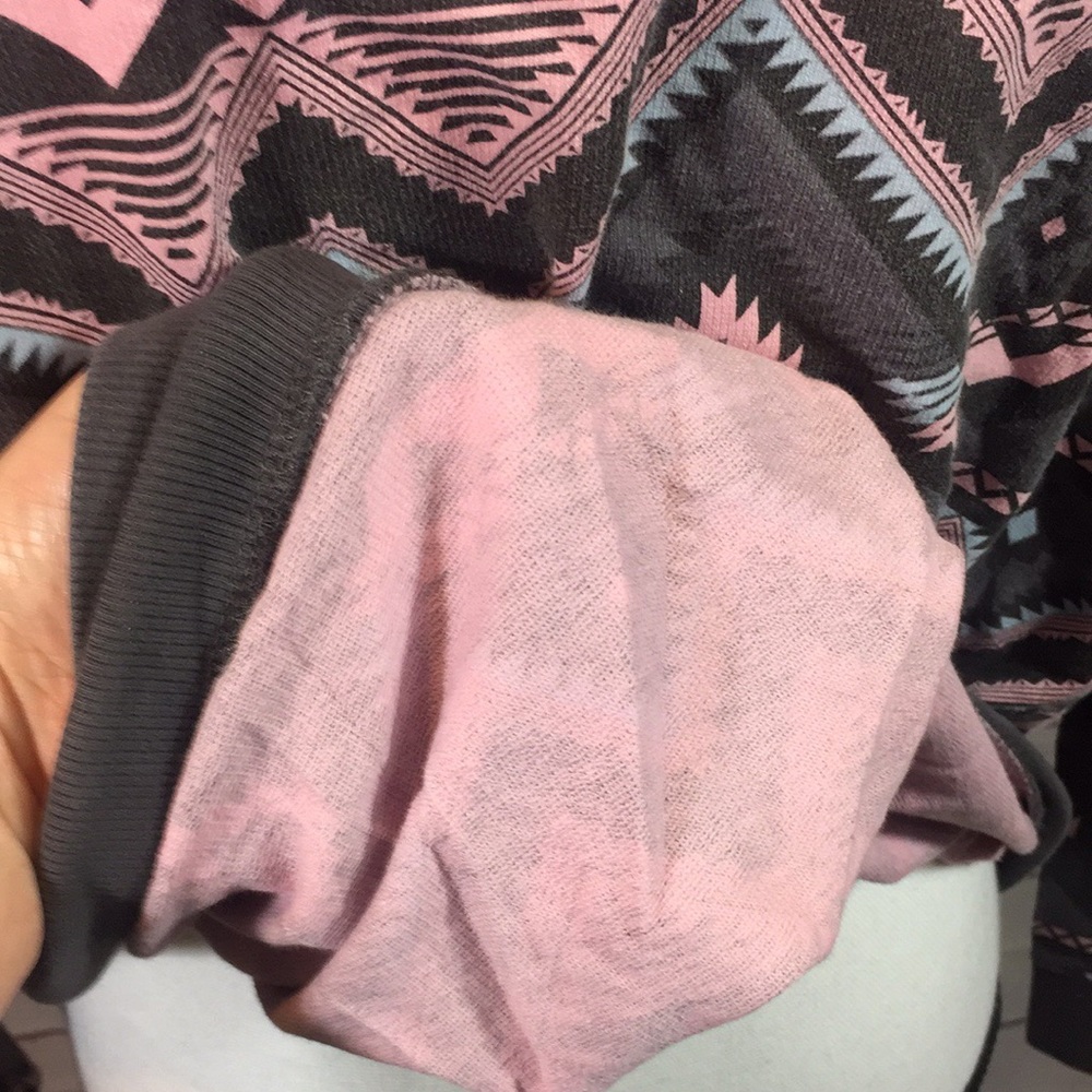 H & M Aztec print sweatshirt - Picture 4 of 5
